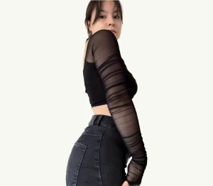 Meshtop - Croptop med ärmar i mesh   Använd 1 gång  5kr + frakt eller mötas i Uppsala 