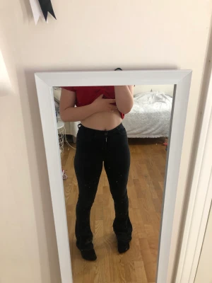 Svarta bootcut jeans  - Favvobyxor som nu är föör små🥲