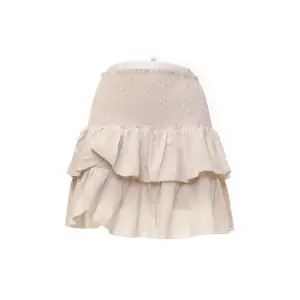 En fin kjol i storlek S. Köptes nyligen från Sellpy i bra skick men den passade inte därför säljer jag🤍Priset kan diskuteras men köparen står för frakt