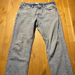 Only & sons jeans - Knappt använda, bra skick. Storleken W32 och L30, modell ”edge loose”. Nypris ca 400-500