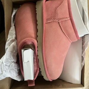 Ugg Ultra Mini - Helt oanvända rosa uggs i storlek 38