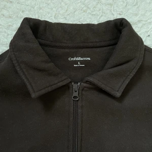 Vintage half zip - Skitsnygg brun vintage halfzip från beyond retro som är i väldigt bra skick, inga hål eller defekter på den.