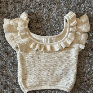 Beige topp  - Beige stickad topp från HM, använd ca 2 gånger 