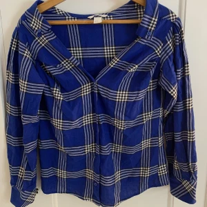 Skjorta/blus - Skjorta i storlek 36. Fint skick!