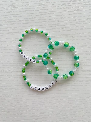 Bajen Armband set (🫶🏼 Nytt armband görs vid varje köp!) - Olika Bajen armband till salu! Armbanden är handgjorda av oss med elastisk tråd och är därför justerbara. Om man är intresserad av ett annat lag armband är det bara att kontakta oss!