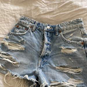 Säljer ljusa shorts från Zara! Köpte förra året. Som nya!💓💘