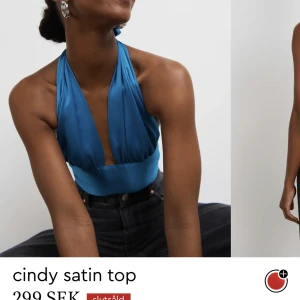 Satin topp - Säljer mina blåa satin topp då jag inte använder den längre. Använd cirka 2-3 gånger. Nyskick. Priset kan diskuteras🤍