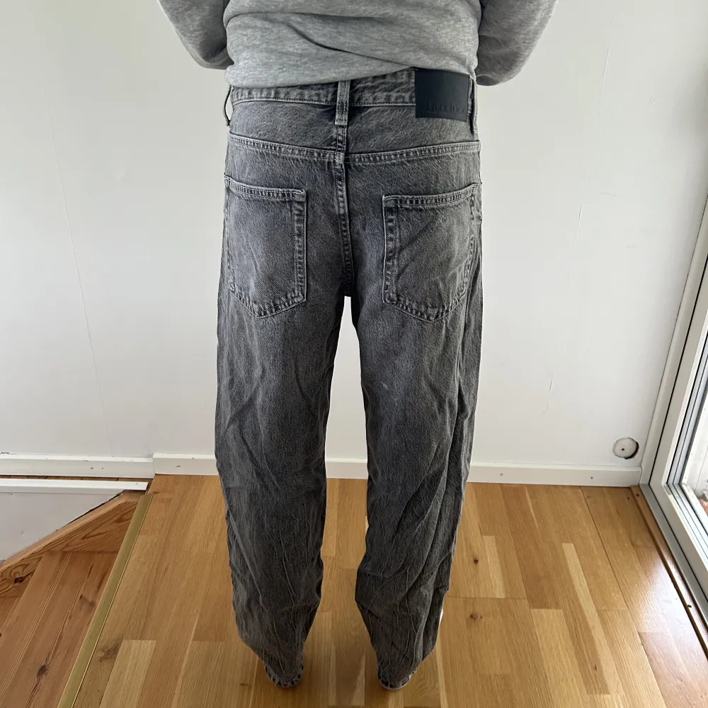Snygga, gråa bershka jeans som inte används längre! Stilrena och sköna dock.. Jeans & Byxor.