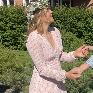 Adoore klänning  - Rosa adoore klänning, enbart andvänt en gång på midsommarafton🌸storlek 38 men passar både en 36/38💕 nypris 1495