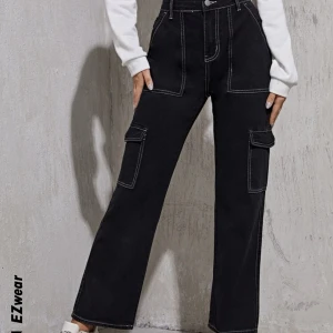 svart jeans - svart jeans med hög midja. aldrig använd. pris kan diskuteras 