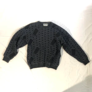 Vintage stickad tröja - Så snygg stickad tröja köpt vintage! Från märket manzoni 