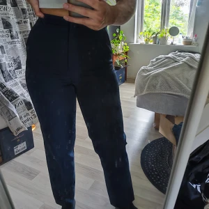 Kostymbyxor - Sjukt snygga vintage kostymbyxor som används av piloter i usa. Storlek M