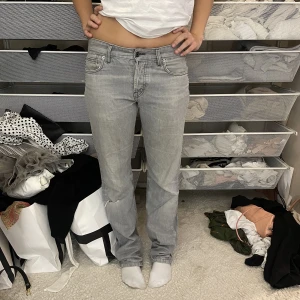 Lågmidjade jeans - Säljer mina gråa lågmidjade jeans från Filippa k 