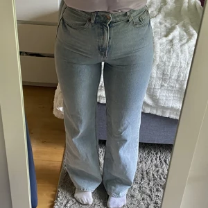 Jeans - Säljer dessa då de inte kommer till användning. Endast använda 1-2 gånger! I nyskick! 🥰 