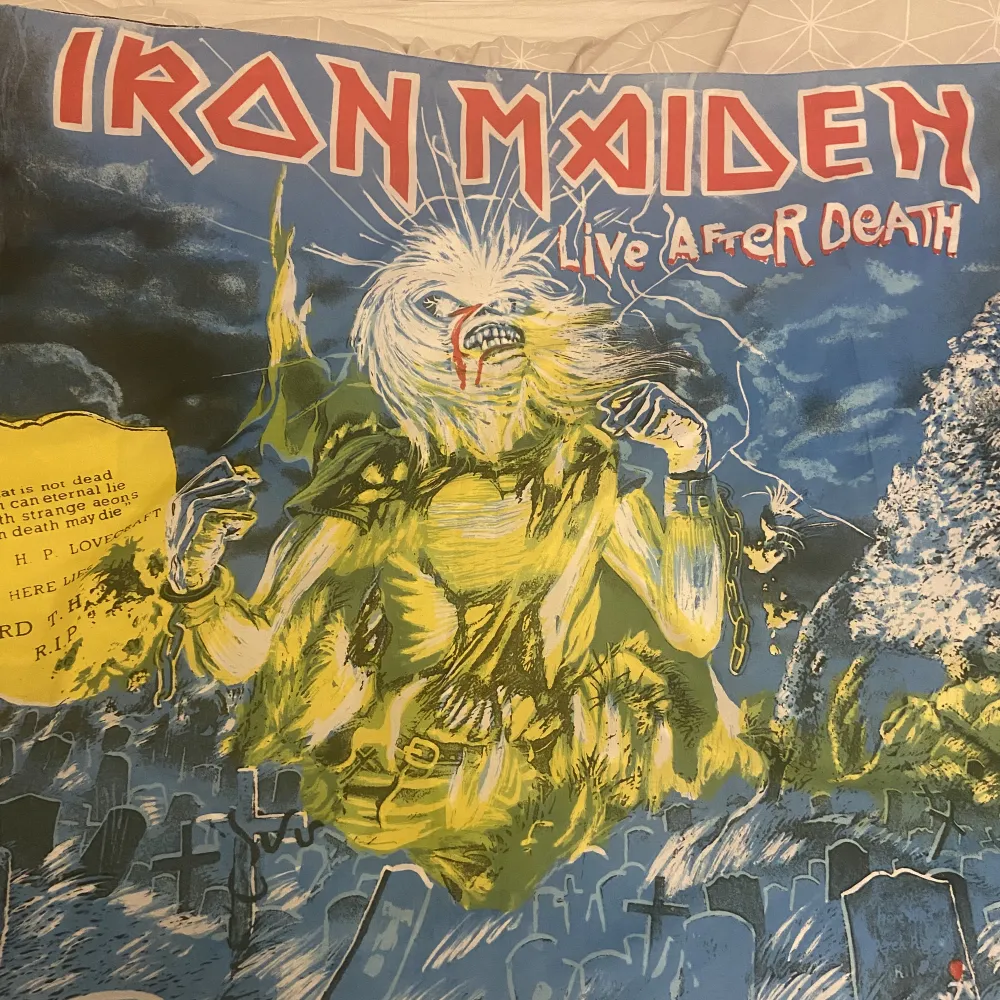 Iron maiden tyg ”flagga”. 136cm på bredden och 97 på höjden.. Övrigt.