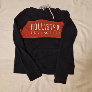 Hoodie Hoolister stl S - Hodfoe från Hollister i storlek S. Bra skick