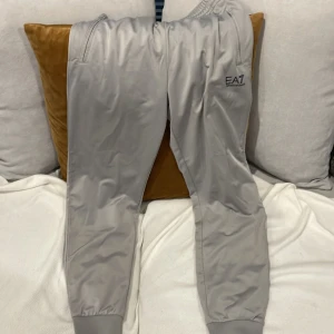 Armani byxor  - Ordinarie pris 700kr säljs för 400kr 