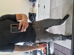 Carhartt cargo pants - Mörkgröna carhartt cargos i fint skick som blivit lite för små för mig. Storlek 30x32