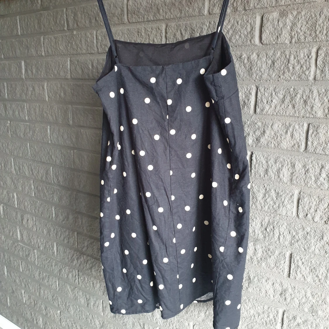 Prickig kort klänning  - 90