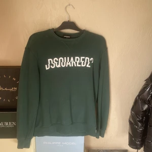 Dsquared 2 tröja - Inte så mycket använd. Skick 9/10 Nypris 1600kr