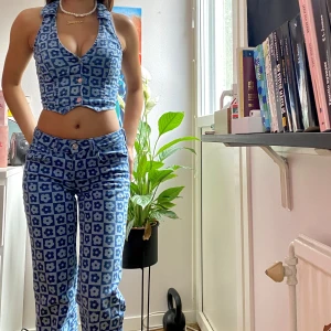 Set - Blommiga jeans set som inte längre är min cup of te. ^Ny skick^