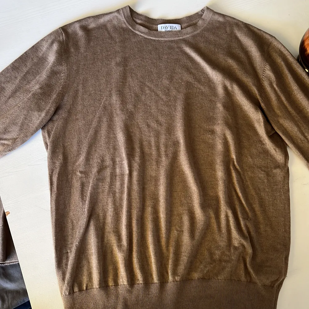 Har denna fina Davida tröjan som jag aldrig använder längre, super fin tröja som är i superfint skick. Nypris 2500. Stickat.