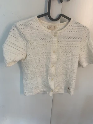 Fin tröja  - Den här fina tröjan som jag endast säljer för att den inre passar min passform 💗💗