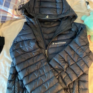 PeakPerformance jacka - säljer en peak jacka då jag vill köpa en ny vinter jacka. Kan bytas mot en North Face. 