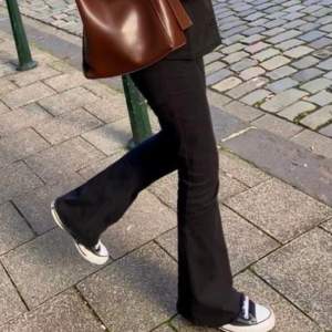 Svarta super mjuka och sköna byxor från Gina Tricot 🥰