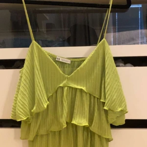 Gulligt linne  - Ett gulligt linne från zara. Väldigt bra skick! 