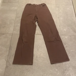 Bruna jeans - Bruna straight jeans dom är i ganska bra skick👌🏼❤️