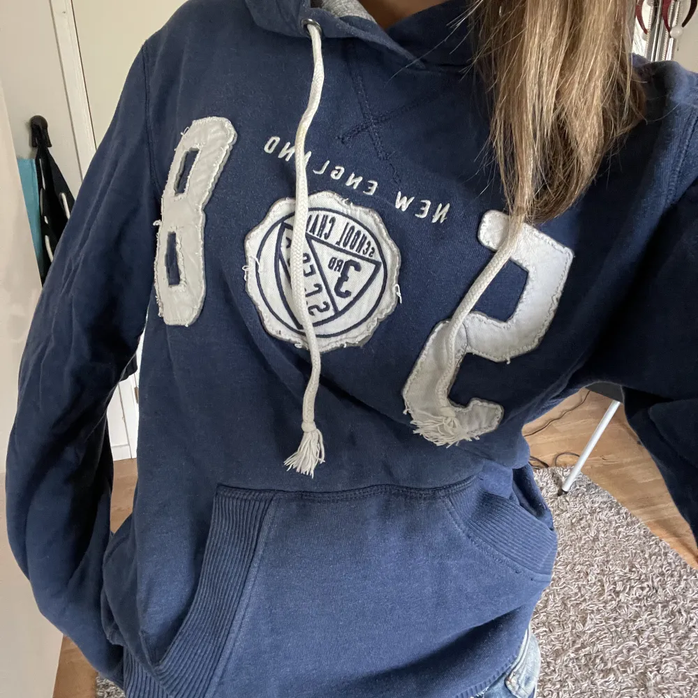 Fin hoodie köpt här på plick men kommer aldrig till användning🫶. Hoodies.