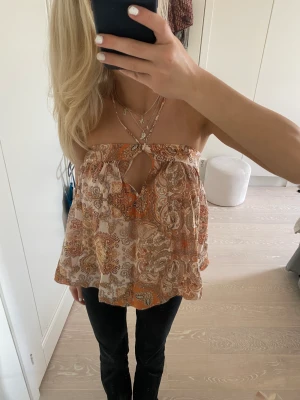 Topp - Såå sjukt fin topp från h&m som knappt är använd💕