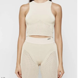 Manieredevoir - Jätte fint sett som ja fick hem för några dagar sen, passar inte så bra och  prislappar och allt finns kvar. ( lånade bilder ) tröjan är i XS byxan i S!