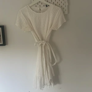 Supersöt klänning - Supersöt klänning med mönster💗 använd endast 3 gånger jag och är i topp skick💗orginal pris  ca 800kr