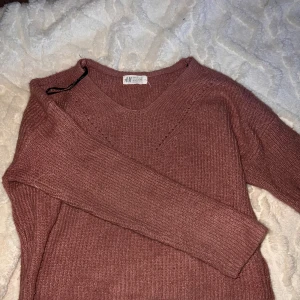Stickad tröja🥰 - Stickad rosa tröja från h&m i 146/152🥰