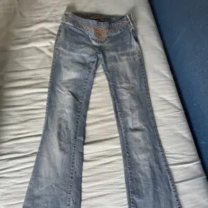 snygga vintage lågmidjade jeans