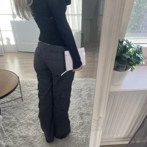 Cargo byxor - Såå coola cargo byxor. Jag på är en s för referens