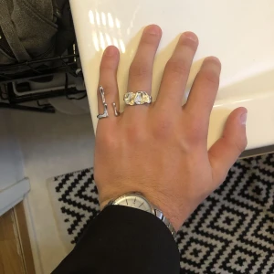 Ring - Ring som går justera annars ganska liten