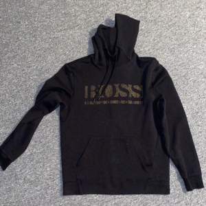 Säljer en kenzo sweatshirt och hugo boss hoodie, båda sammanlagt 550kr om du köper dem samtidigt.