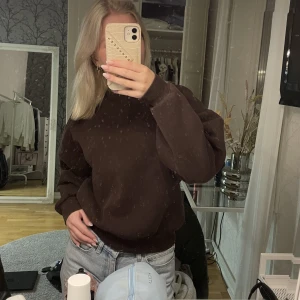 brun Sweatshirt  - Jätte fint brun tröja ifrån gina tricot som inte kommer till användning, använd 2-3 gånger