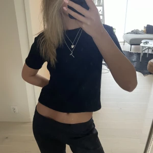 Stickad T-shirt  - Snygg stickad t-shirt från zara, bra skick