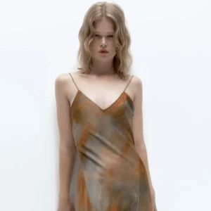 Söker zara klänning - Looking for this dress
