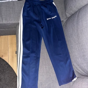 Palm Angels byxor - Mörkblåa Palm angels byxor. Storlek. M