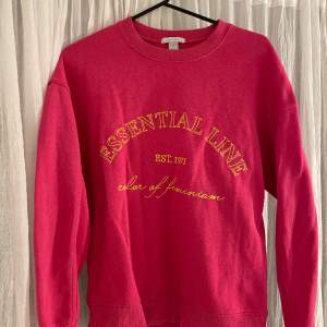 Rosa sweatshirt ifrån ”AMISU” i nyskick, däremot är prislappen borta. Strl XS, pris 20kr