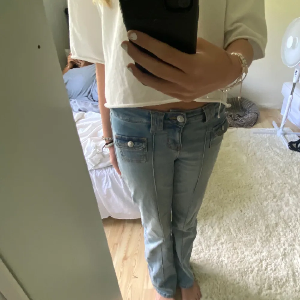 Super fina bootcut trendiga jeans. Jeans & Byxor.