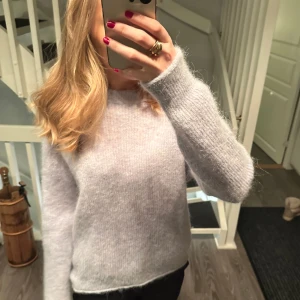 Stickad tröja ullmix  - Ljusblå så snygg stickad tröja i ullmix, nästan aldrig använd💓