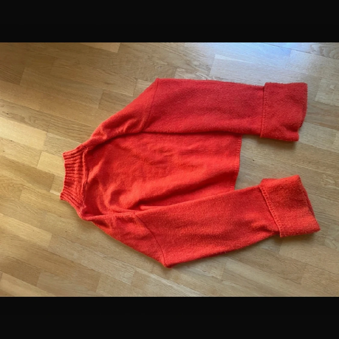 Orangeröd tröja  - 90