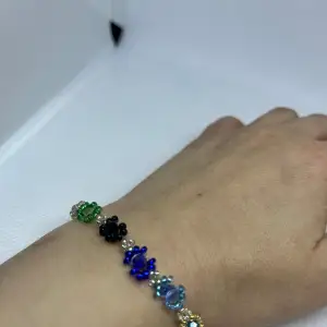 Hand med bracelet