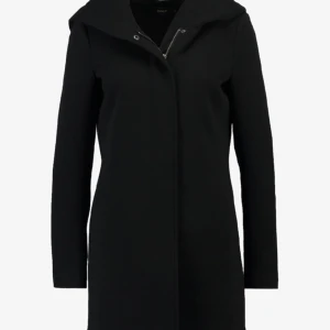 Svart kappa - Kappa från only med luva forfarande i bra skick knappt använd